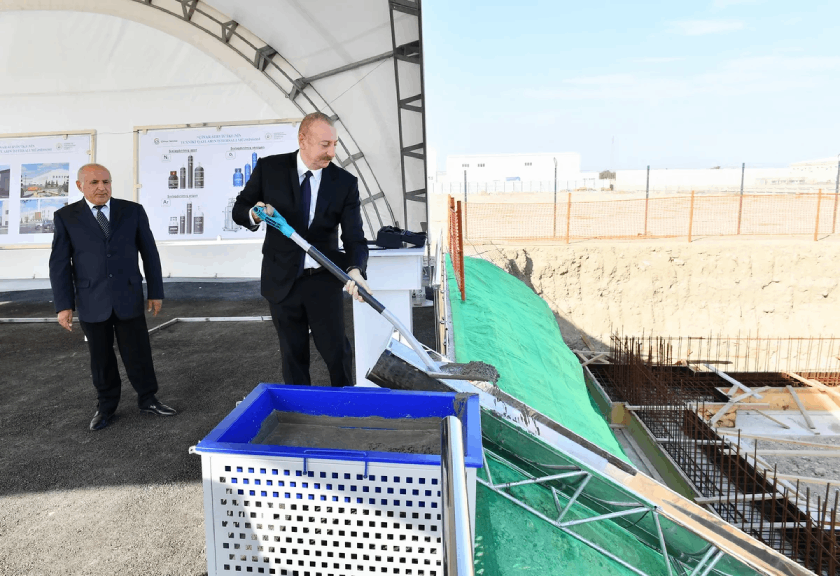 İlham Əliyev “Çinar-Servis” İstehsal-kommersiya firmasının yeni müəssisəsinin təməlini qoyub